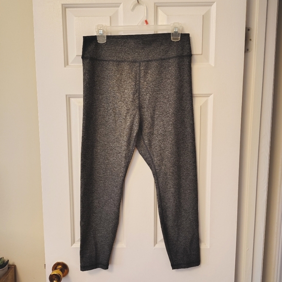 Old Navy extra high waisted CloudComfy leggings - Picture 3 of 9